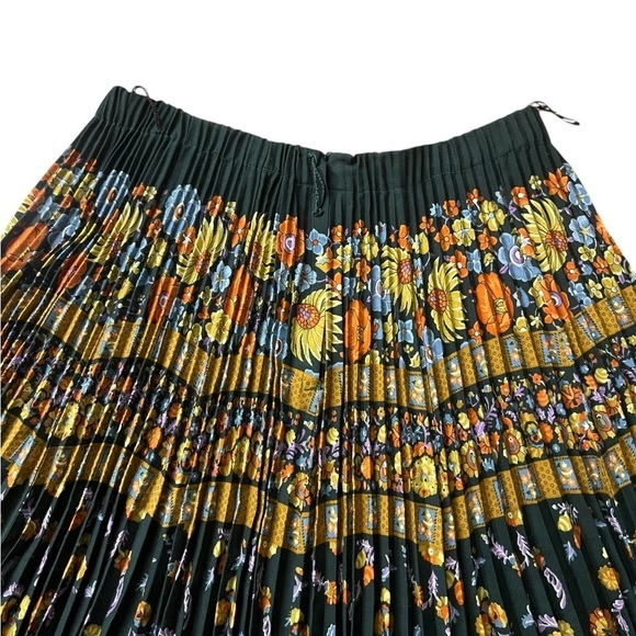 ELISSA OF CALIFORNIA PLEATED FLORAL SKATER SKIRT DARK GREEN - Picture 10 of 14